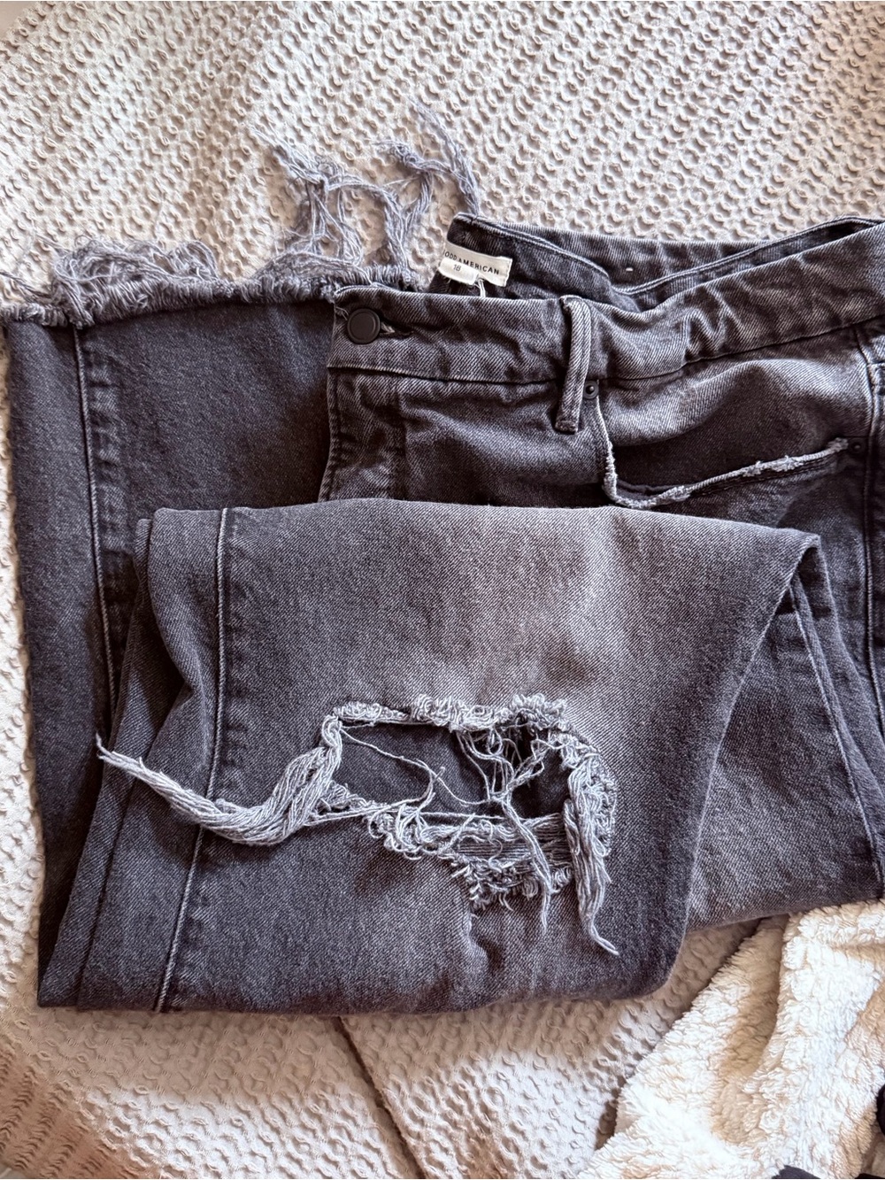 Good American Straight-Leg Distressed Jeans - Charcoal Gray